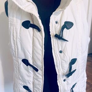 Chadwicks Sleeveless Puffer Jacket size medium